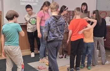 Föld napja - vetélkedő felsősöknek, ismeretbővítő forgószínpad alsósoknak